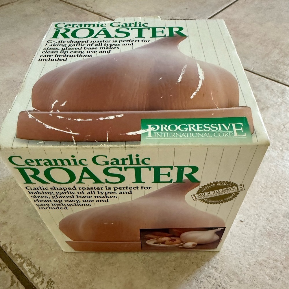 Ceramic garlic roaster in the original box - used gently